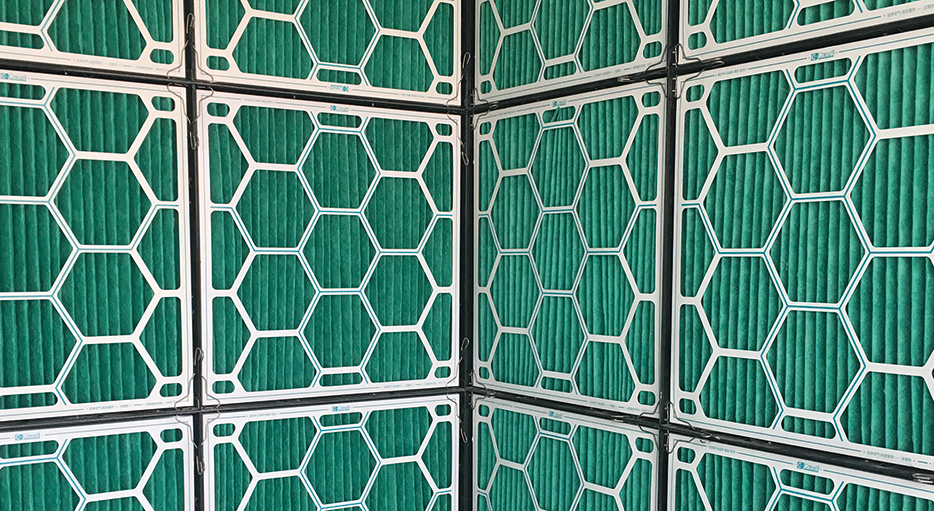 整齐划一的Antibio养猪场空气过滤系统主过滤墙。