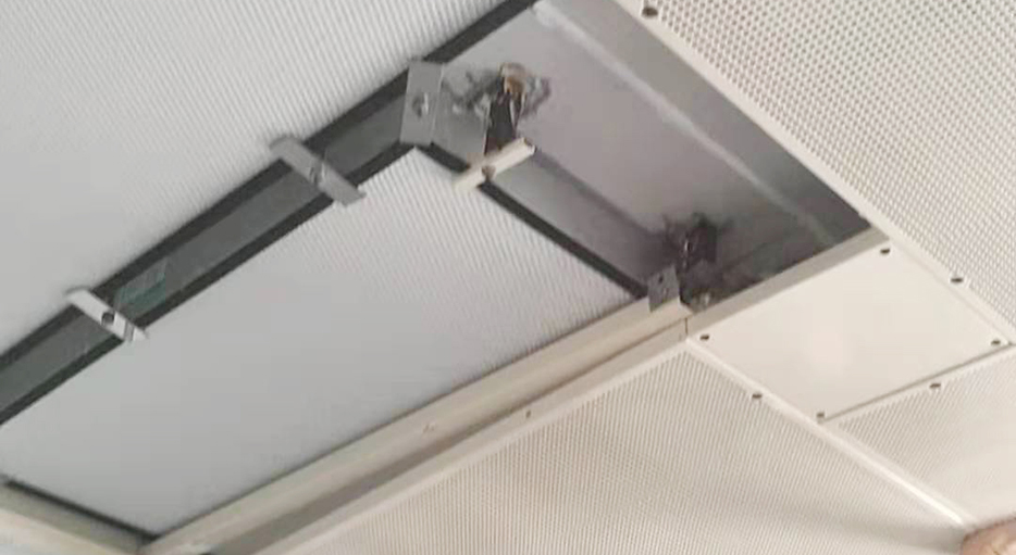 白血病病房空气防疫(无隔板高效顶端送风)安装之中